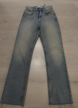 Стильні джинси zara straight fit / wide leg з необробленим краєм