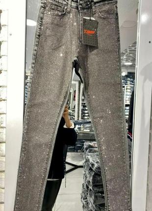 Шикарные джинсы в стразах сваровски, люкс качество, размер 29, последние.1 фото
