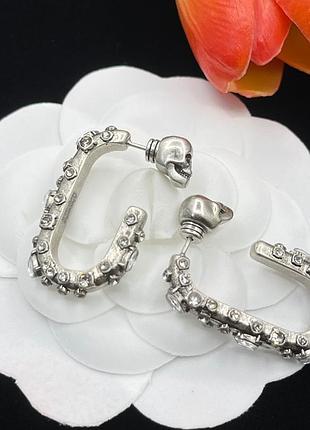 Серьги александр маккуин skull crystal hoop earrings с кристаллами люкс качество