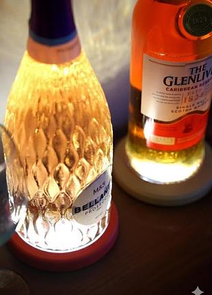 Подставка для бутылок с led подсветкой — светящаяся лампа-база для баров и интерьера, 11х11х2 см красный