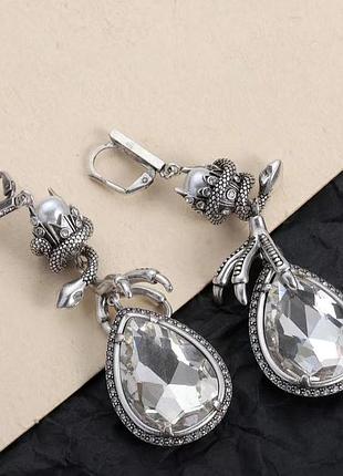 Серьги alexander mcqueen • латунь с покрытием, гравировки, кристалл