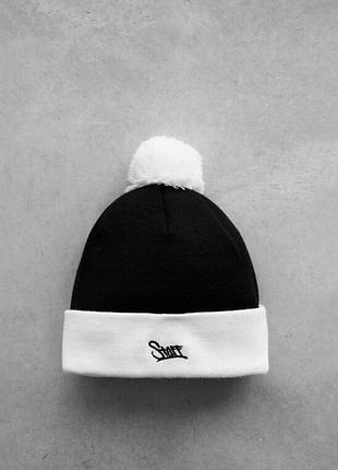 Черная шапка с белым помпоном staff black & white logo pompon