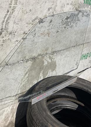 Скло лівих дверей опускне 2х дверний опель кадет opel kadett