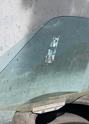 Скло лівих передніх дверей опускне opel kadett опель кадет седан