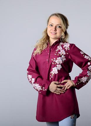 Женская туника с длинным рукавом, с пояском, вышивка - сакура, ткань оникс, цвет - вишневый