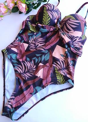 Слитный купальник с чашками из пуш-ап, eur 40