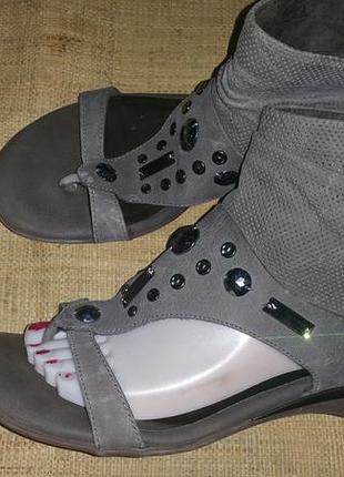 39р-25 см шкіра tamaris стан нових