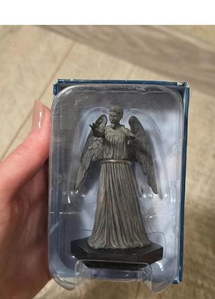Коллекционная фигурка плачущего ангела из коллекции doctor who figurine collection.