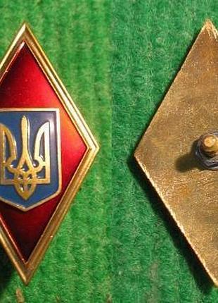 Ромб университет красный фон украина