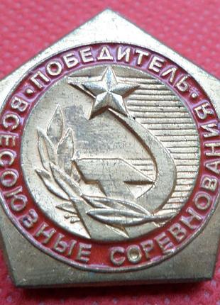 Знак. всесоюзні змагання. переможець. первенство ссср. гк срср з фіз. культури з спорту no755