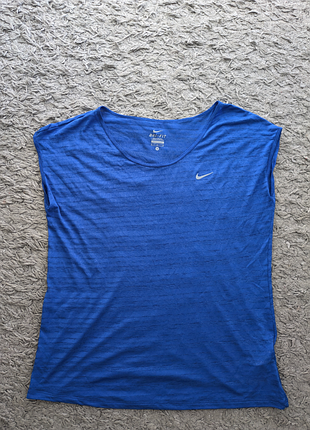 Ультра легкая футболка женская свободного кроя nike performance, size м( может быть на l), состояние идеальное, плечи 51 подмышки 47 длина 62