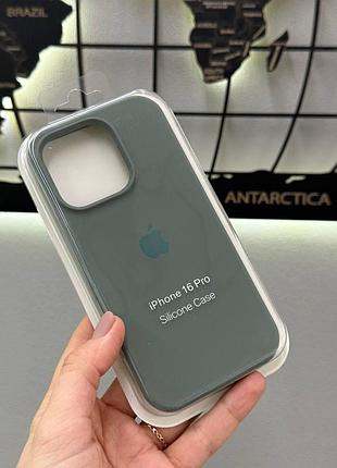 Silicone case чехол с микрофиброй для iphone 16 pro, чехол-бампер для айфон 16 про (зеленый)