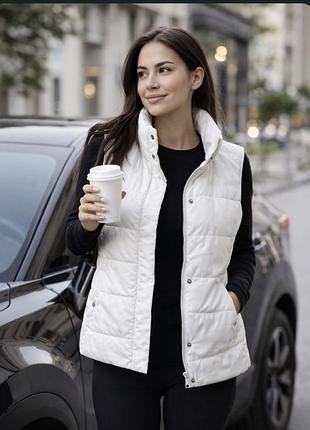 Жилетка белая теплая zara s без дефектов средней длины