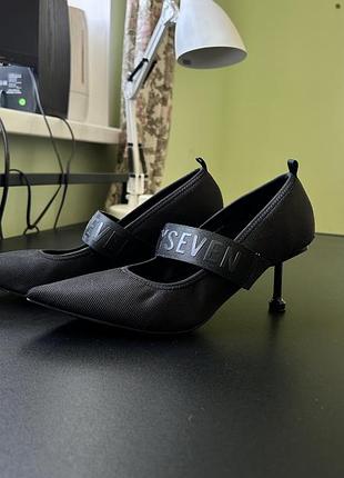 Туфлі в стилі yves saint laurent