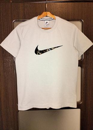 Футболка nike с ярким логотипом