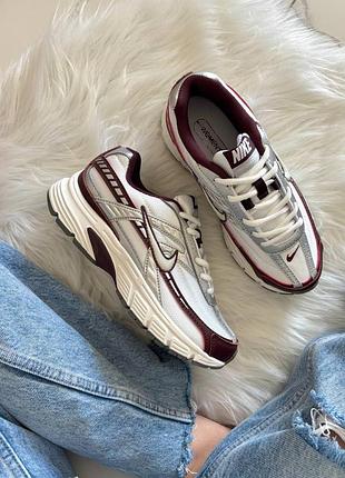 Стильные женские кроссовки nike initiator white burgundy crush