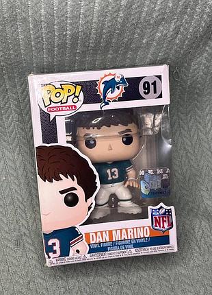 Оригінальна колекційна вінілова фігурка dan marino із серії funko pop! football (nfl legends).