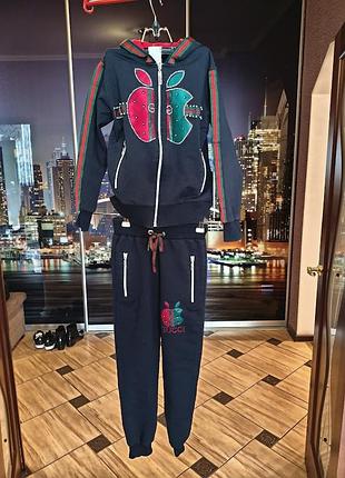 Шикарный костюм gucci, 5-7 лет