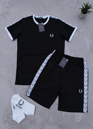 Костюм fred perry: футболка-шорти
2 пари шкарпеток у подарунок!