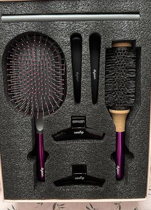 Набор фирменных расчесок dyson styling