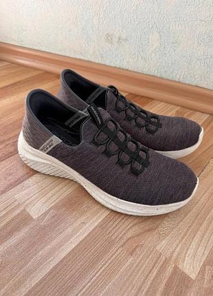 Женские кроссовки sketchers