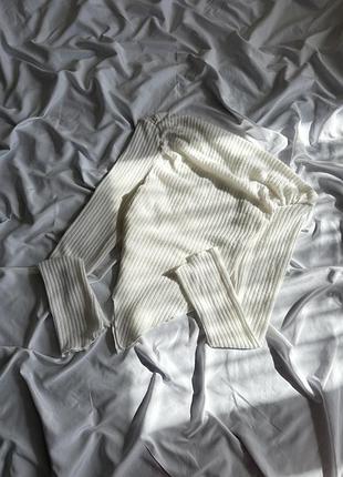 Жіночий білий лонгслів з асиметричним низом shein
