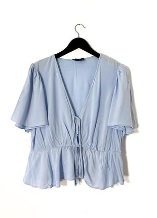 Блакитна блуза asos design
