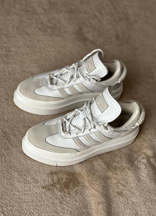 Оригінальні кросівки з колаборації adidas та ivy park (лінія бейонсе).