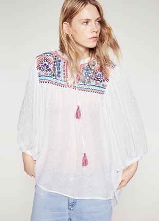 Класна блуза zara з вишивкою схожа на вишиванку. розмір оверсайз xs/ s/m