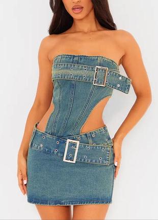 Мини-платье джинсовое petite denim с пряжкой и вырезом pretty little thing l