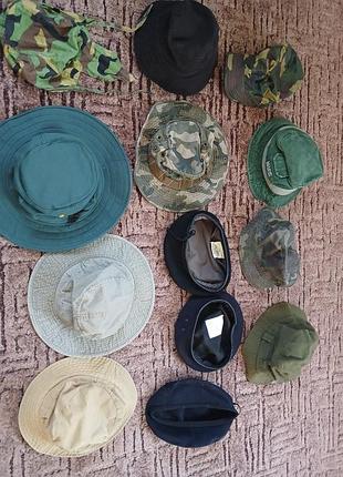 Панами та кепі militeri різних моделей для захисту від сонця та маскування, військові берети чорного та темно синього кольору.