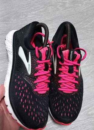 Женские кроссовки brooks