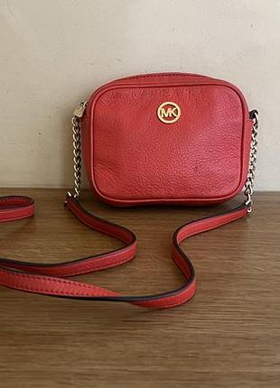 Сумочка кросбоди. бренд michael kors.