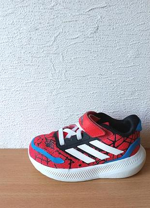 Классные кроссовки adidas 24 р. стелька 15,5 см.