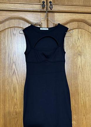 Чорна сукня в рубчик pull&bear з декольте
