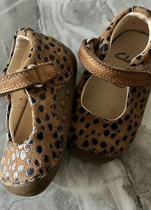 Шкіряні мокасини,туфлі clarks з анімалістичним принтом