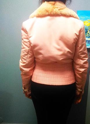 Курточка з відстібним хутряним коміром