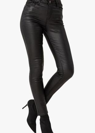 Чорні джинси зі шкіряною пропиткою