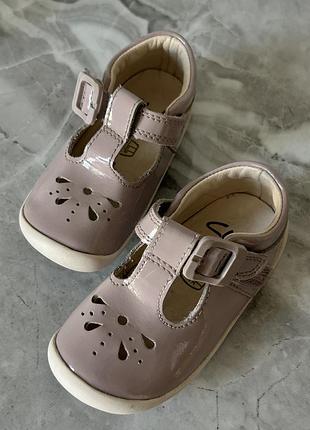 Шкіряні сандалії clarks для дівчинки