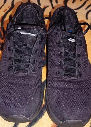 Женские кроссовки skechers.
