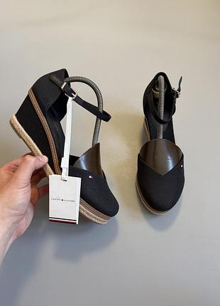Босоножки на платформе tommy hilfiger basic 40(25cm)