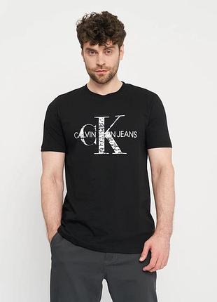 Мужская футболка бренда calvin klein