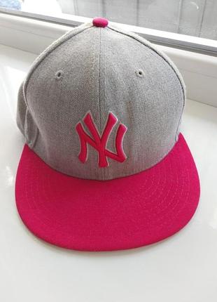 Крутевая фирменная яркая реперская кепка реперка new era new york