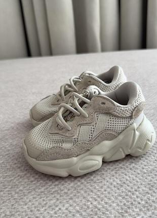 Кросівки дитячі adidas беж 20 розмір ozweego 12,5см