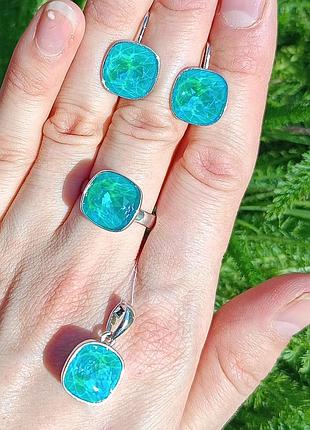 Серебряный набор украшений с кристаллами swarovski цвета мальдов