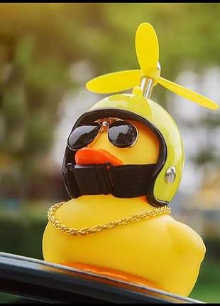 Игрушка в авто уточка red broken duck, с очками, шлемом пикачу, с подсветкой и пропеллером