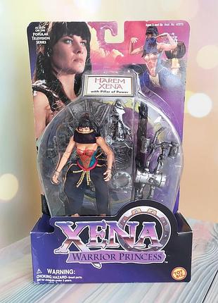 Винтажная фигурка harem xena with pillar of power (ксена в гаремном наряде с столбом силы) от компании toy biz 1998 г.