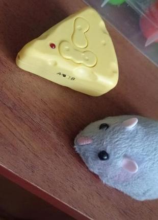 Игрушка мышка на пульте для котика