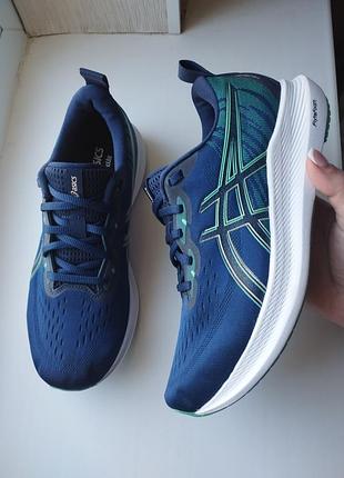 Женские кроссовки asics