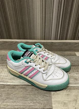 Кросівки жіночі adidas rivalry low